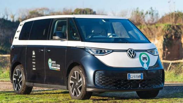 Германският Volkswagen ID.Buzz измина 300 км, а декларираните от производителя са 423 км - 25% по-малко. Батерията е с капацитет 77 кВт/ч. Консумацията на енергия е 24,4 кВт/ч на 100 км.